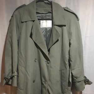 London Fog Men’s size 4 petite long dress coat.